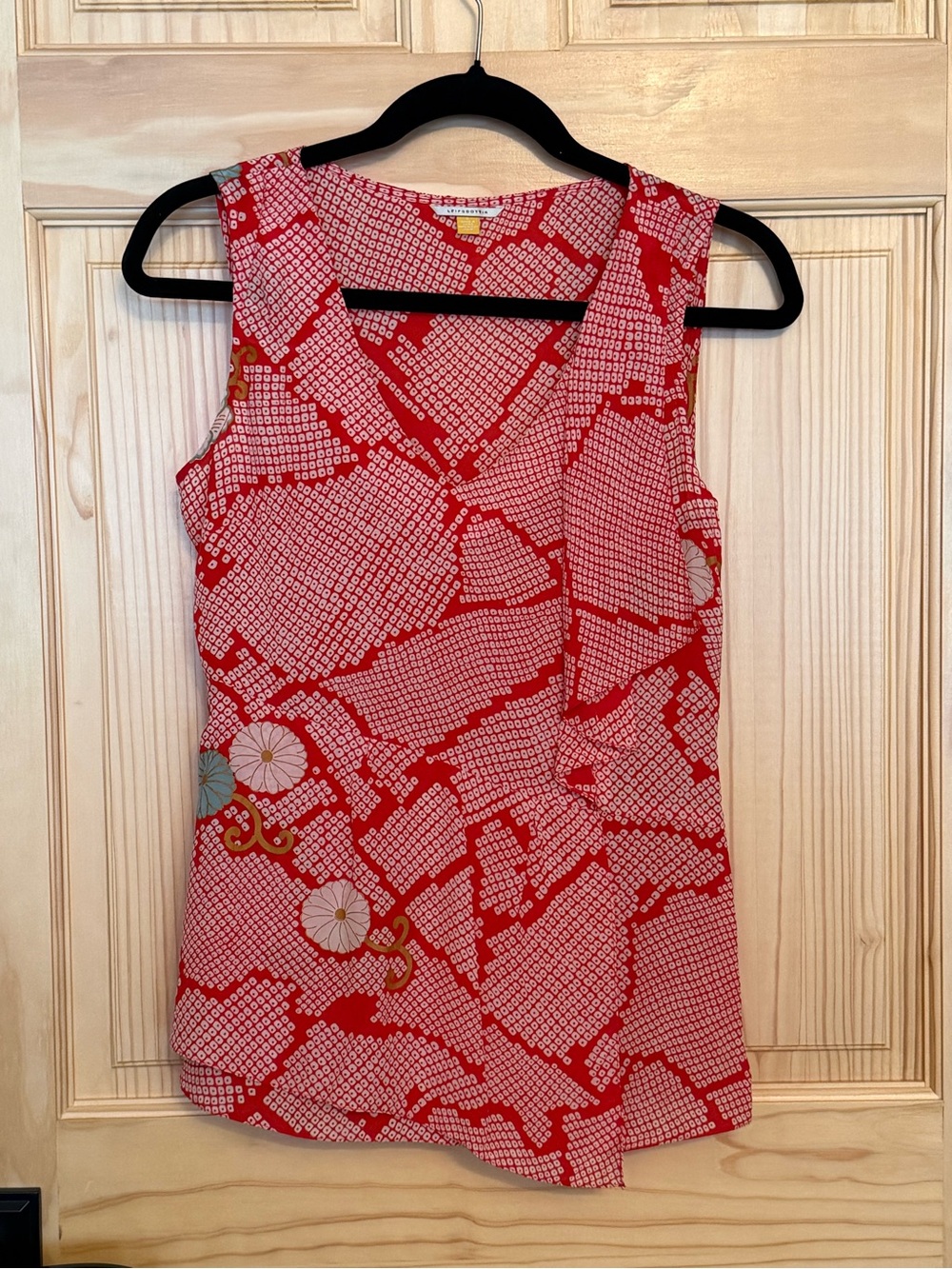 leifsdottir 100% Silk V-Neck Sleeveless Top